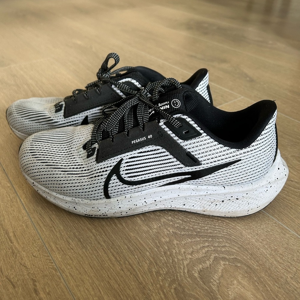 Nike Pegasus 40 sneakers